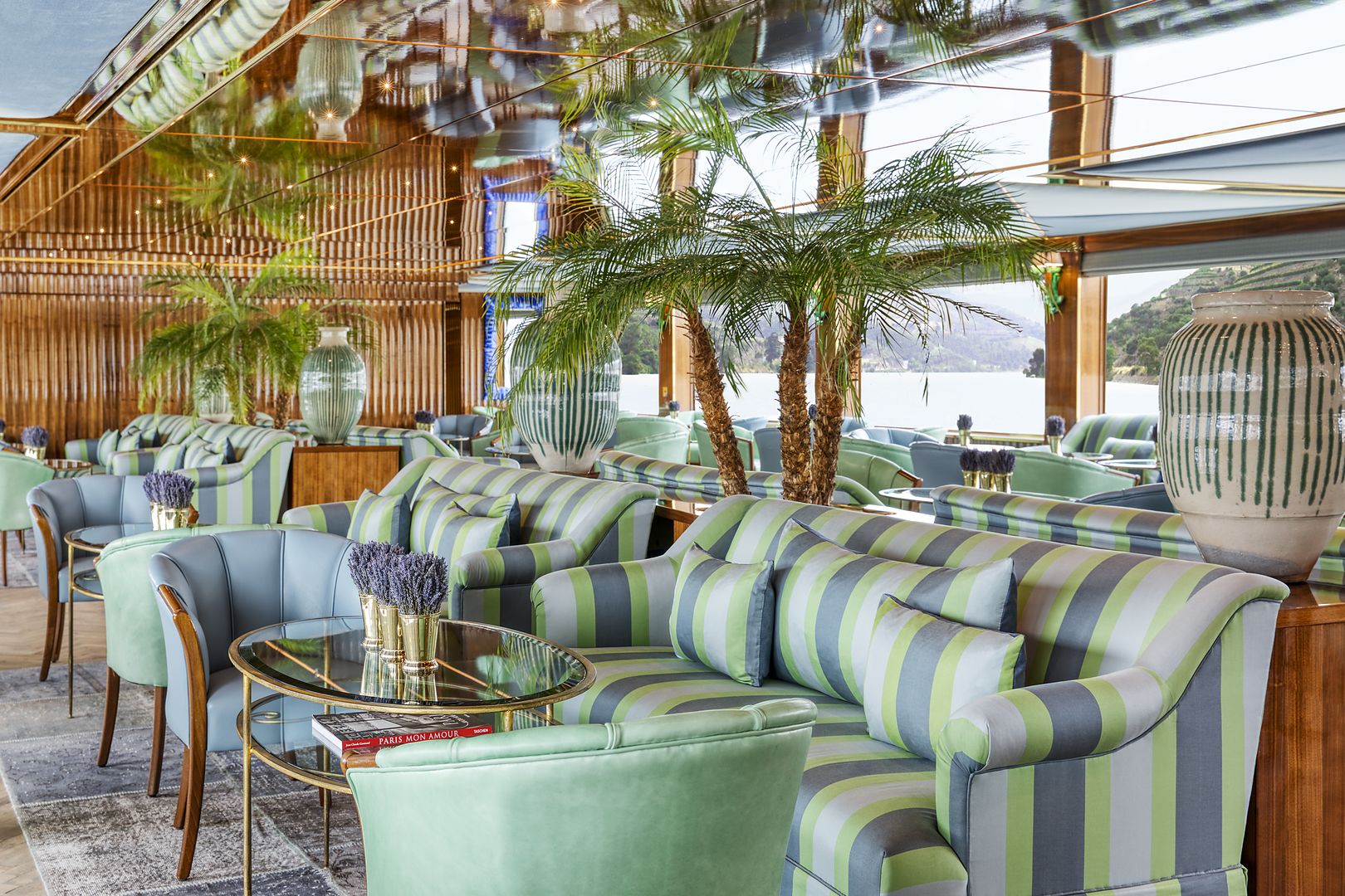 Uniworld Boutique River Cruises - S.S. Bon Voyage - Salon Champagne & Bar 2.jpg